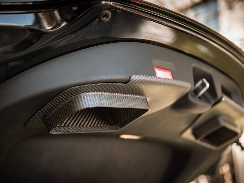 TRANSMISSION AND DIFFERENTIAL COOLING FOR AMG GT R